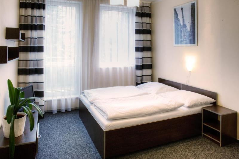 Hotel Sazavsky Ostrov Sazava  Bagian luar foto